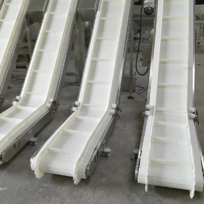 White chain plate finished product conveyor