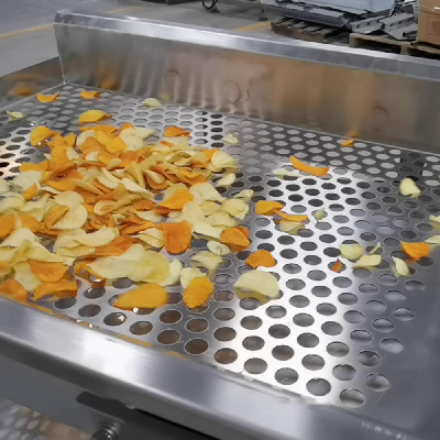 Quick return horizontal conveyor for potato chips