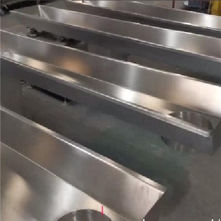 Fast reverse horizontal conveyor