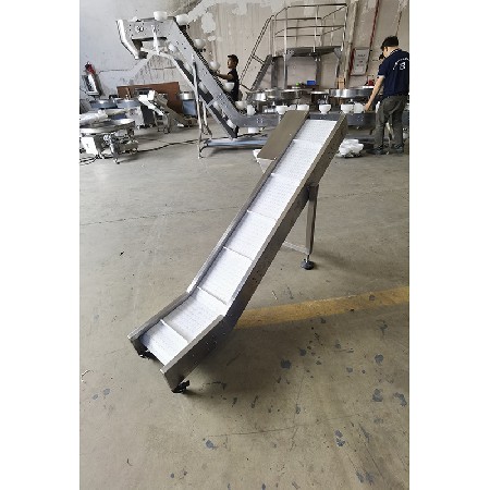 Single bend finished product conveyor