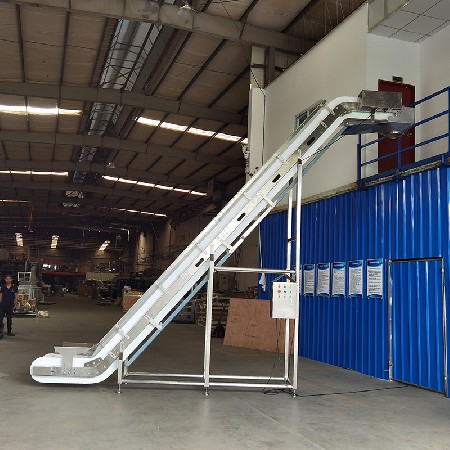 Chain plate large inclination elevator