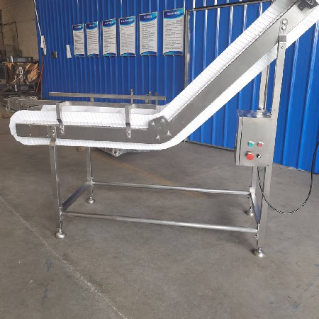 Chain plate finished product conveyor