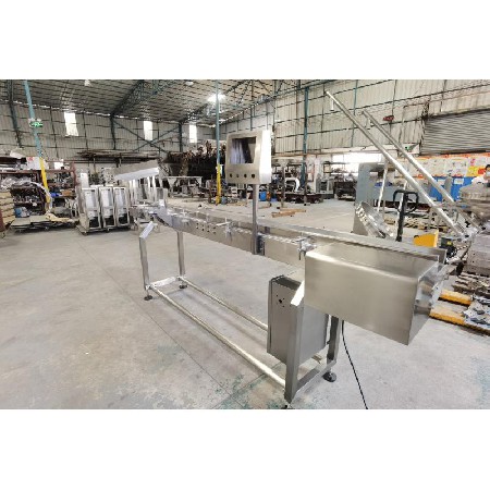 Bottle conveyor line 4