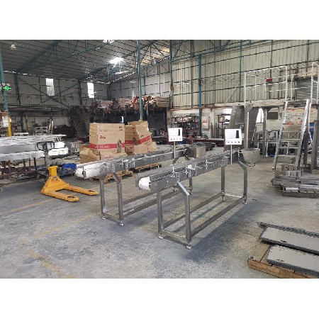 Bottle conveyor line 3